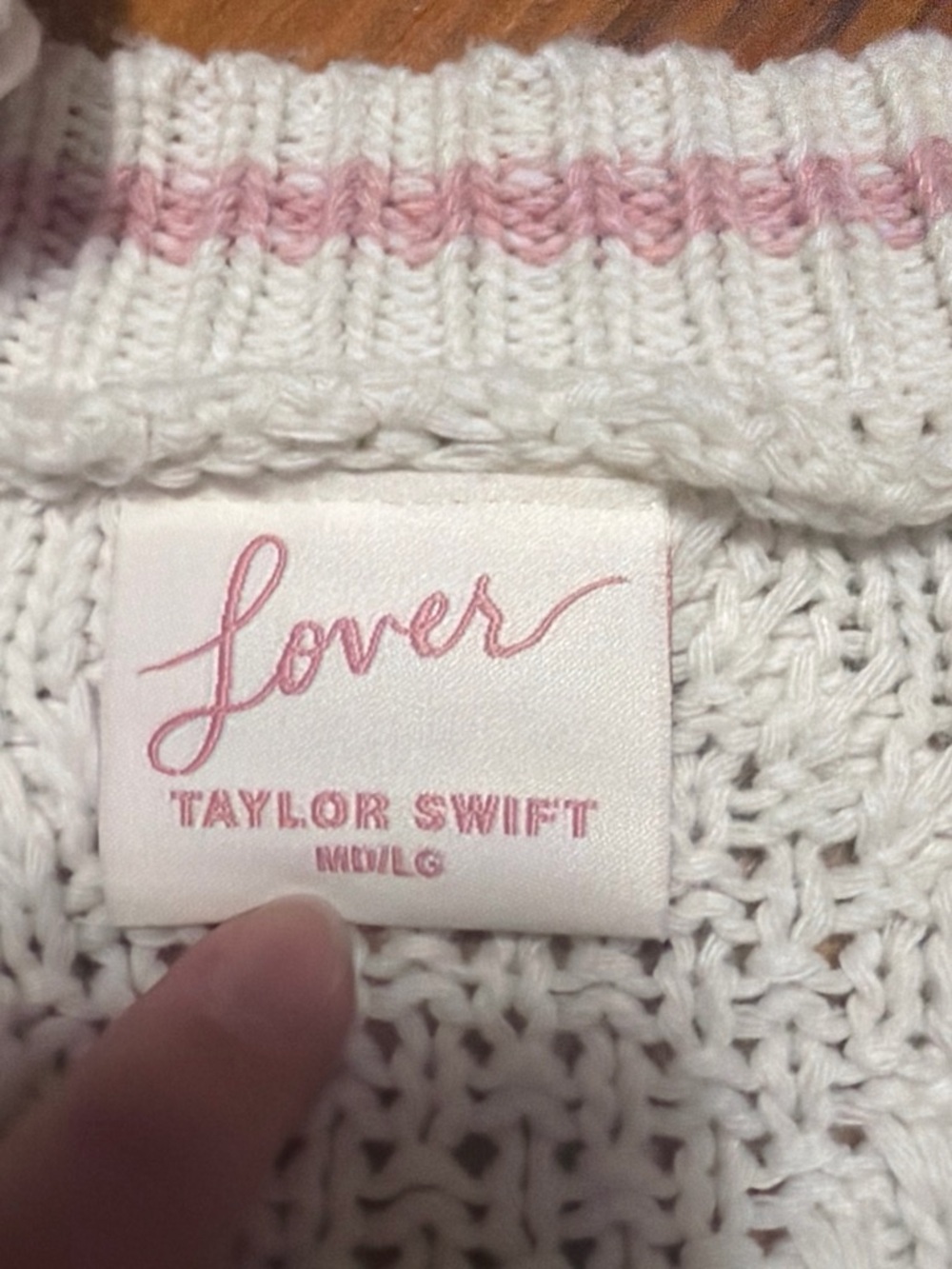 Taylor swift Cream Cable-Knit Cardigan with Pink Hearts from lover era brand new - Picture 3 of 4